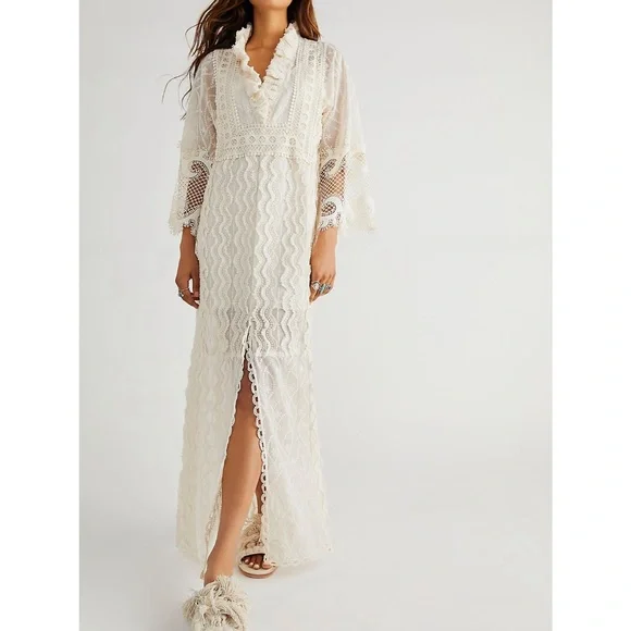 anna sui white lace dress Barefoot Bride Wedding Dress Anna Sui White Dress June Bridals Bohemian Mermaid Bateau Neck Floor-Length Lace Warm Wedding Dress White, Size 24W